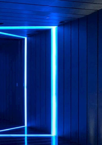 Sala de servidores con luces azules