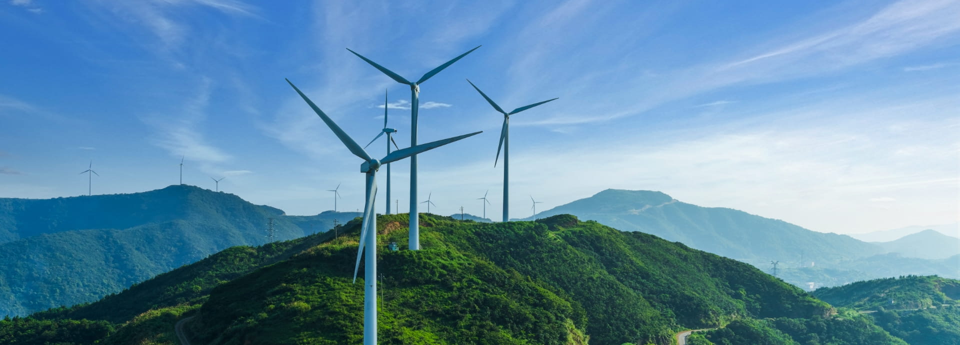 pale eoliche su montagna - illustrativa
