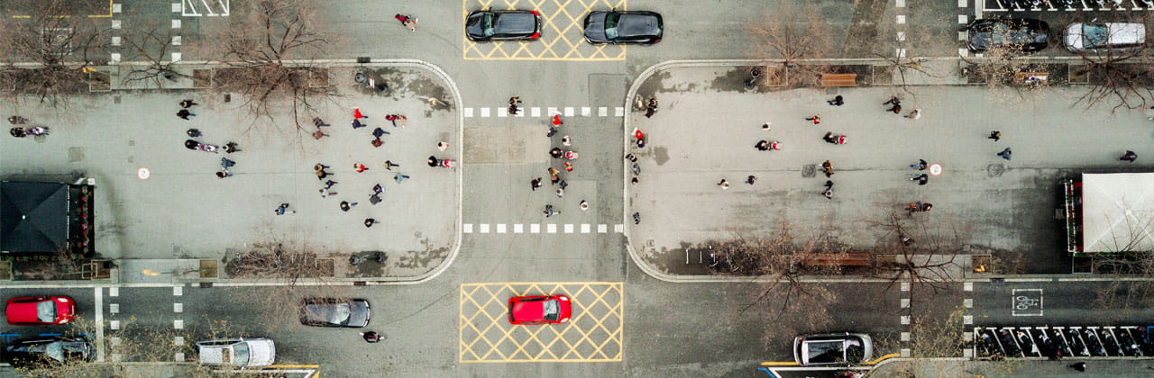 una vista aérea de un estacionamiento
