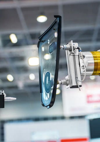 Robotic arm used in iiot smart factories