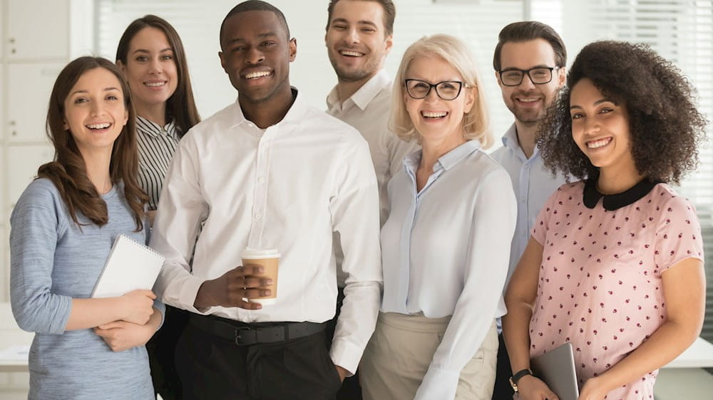 personnes de diverses ethnies
