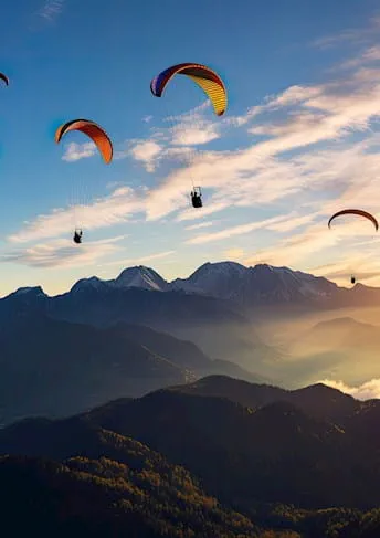 Fallschirm im Himmel