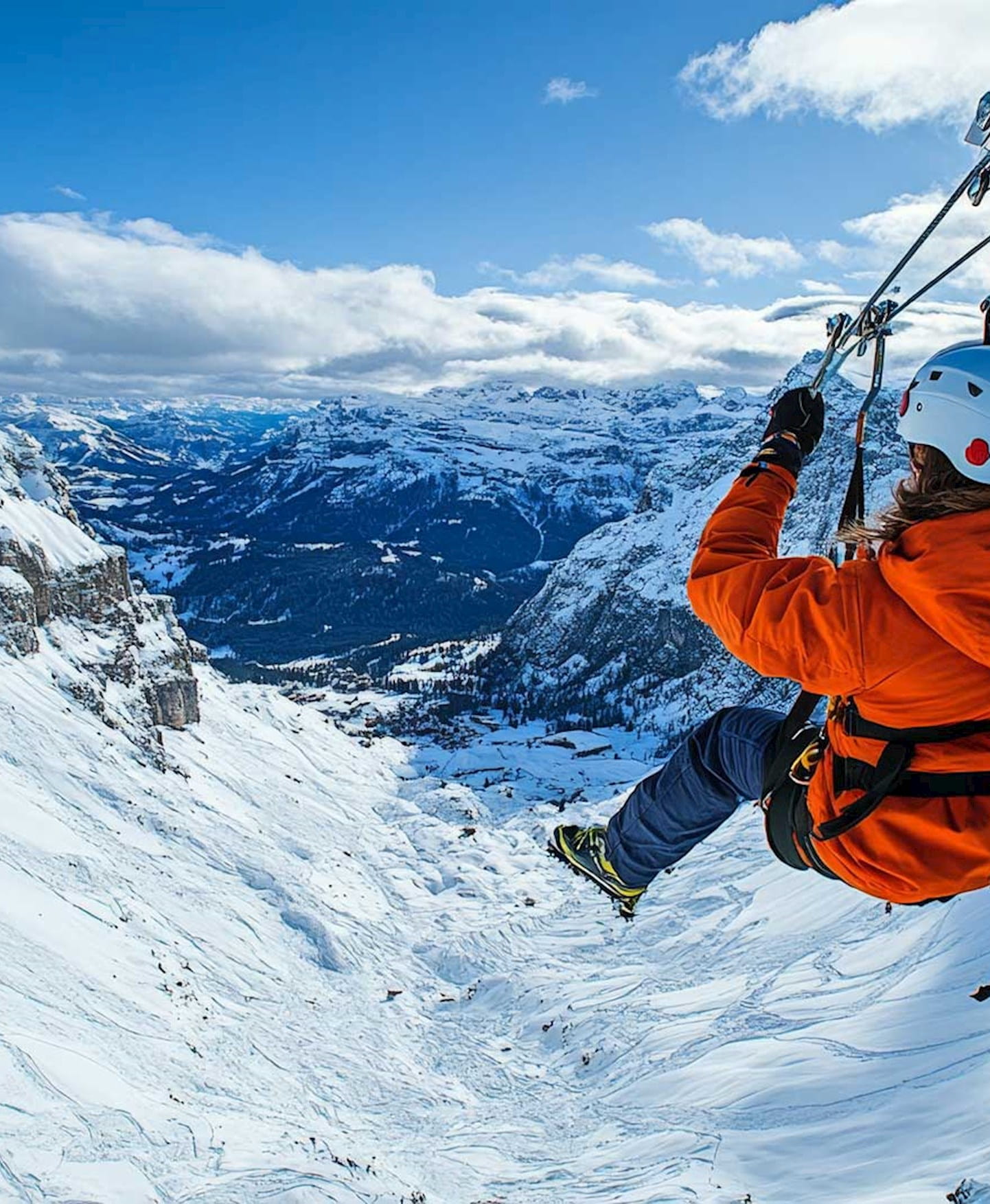 Männer, die mit dem Fallschirm springen